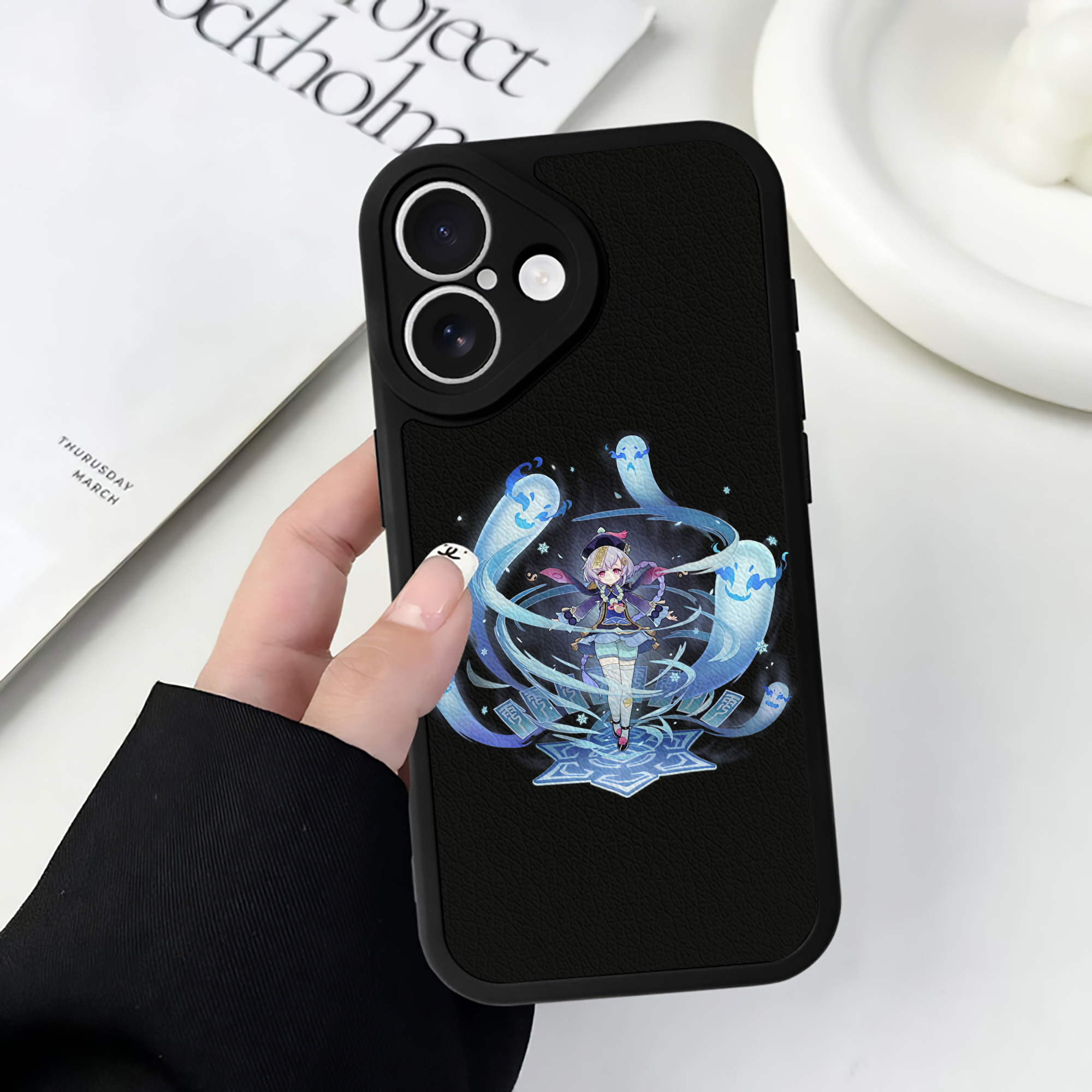 げんし神 七七 なな  genshin Nana 【iPhone 16シリーズ対応】シリコンスマホケース（レザー調） 材質：シリコン